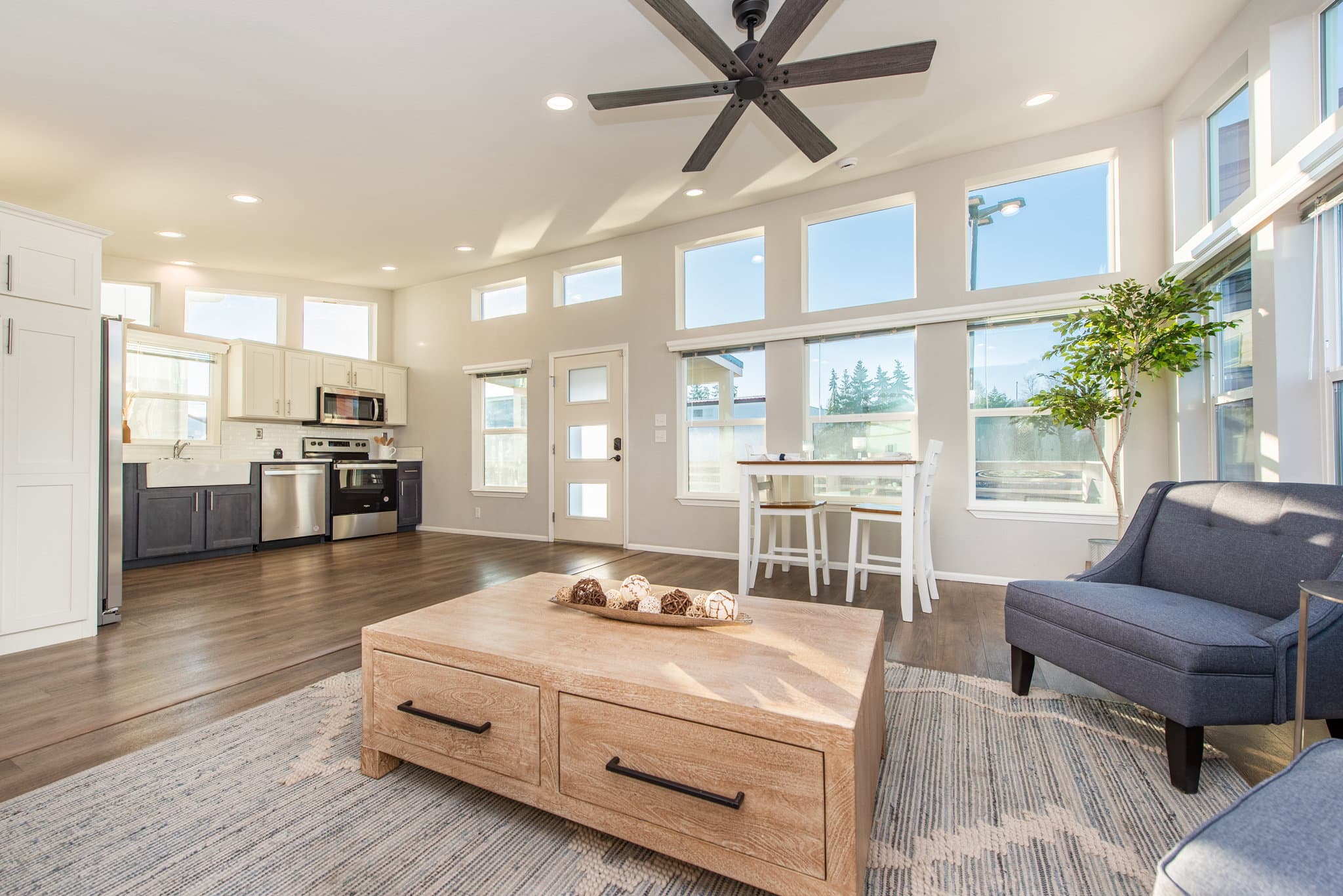 The pacific 972 interior home features