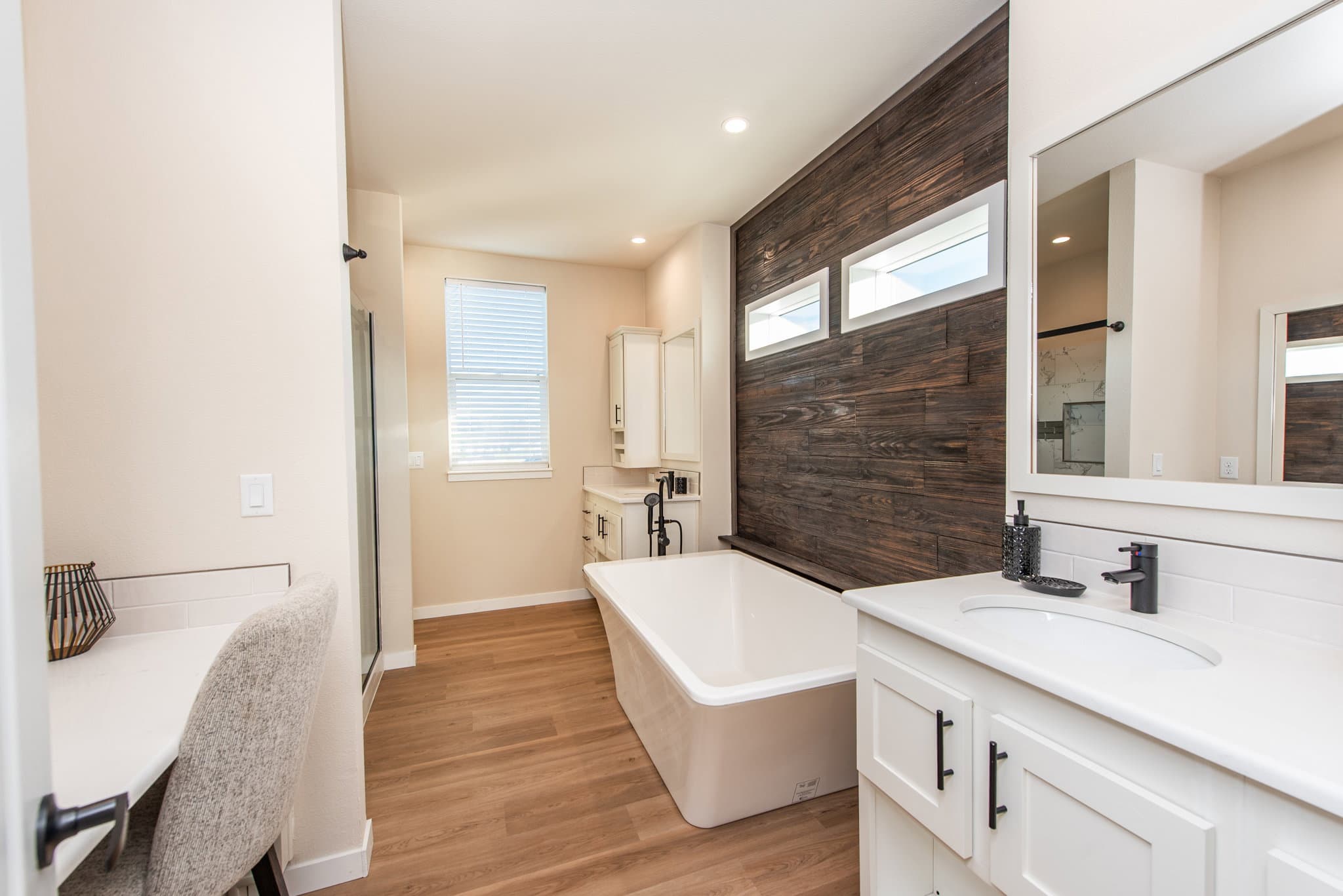 The homestead  bathroom home features