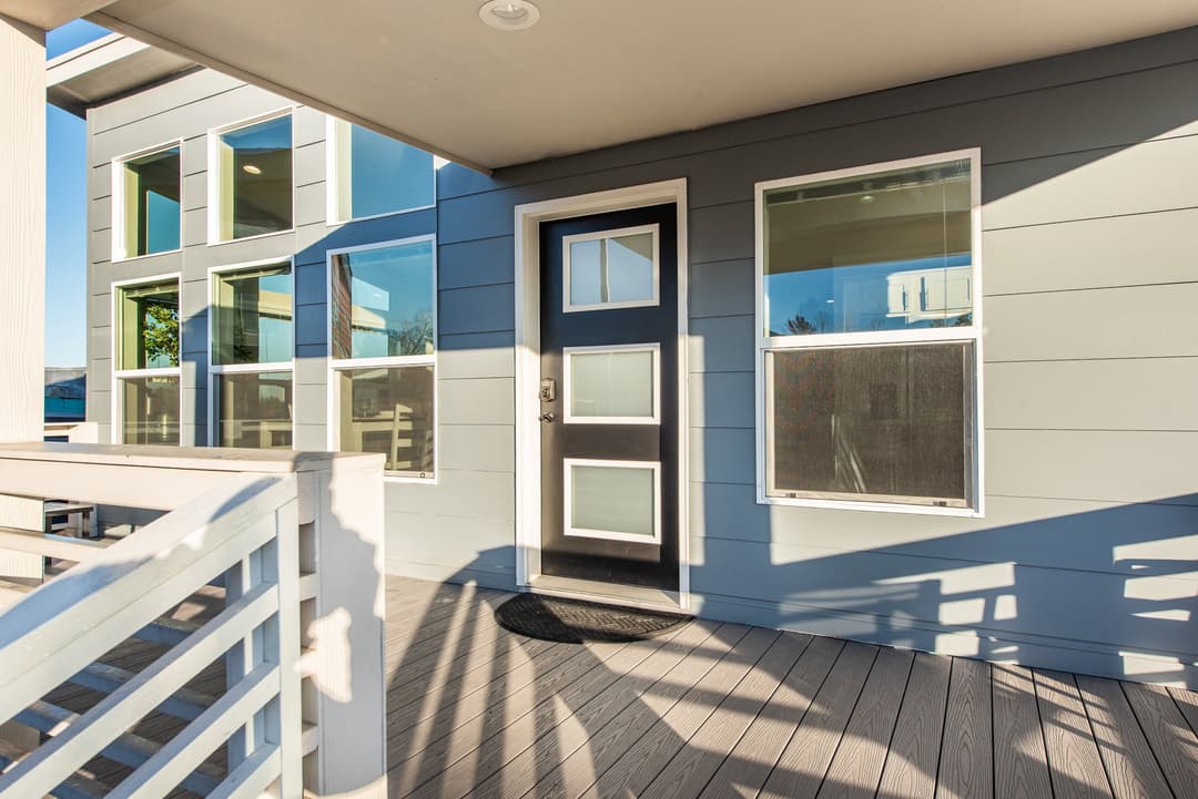 The pacific 972 exterior home features