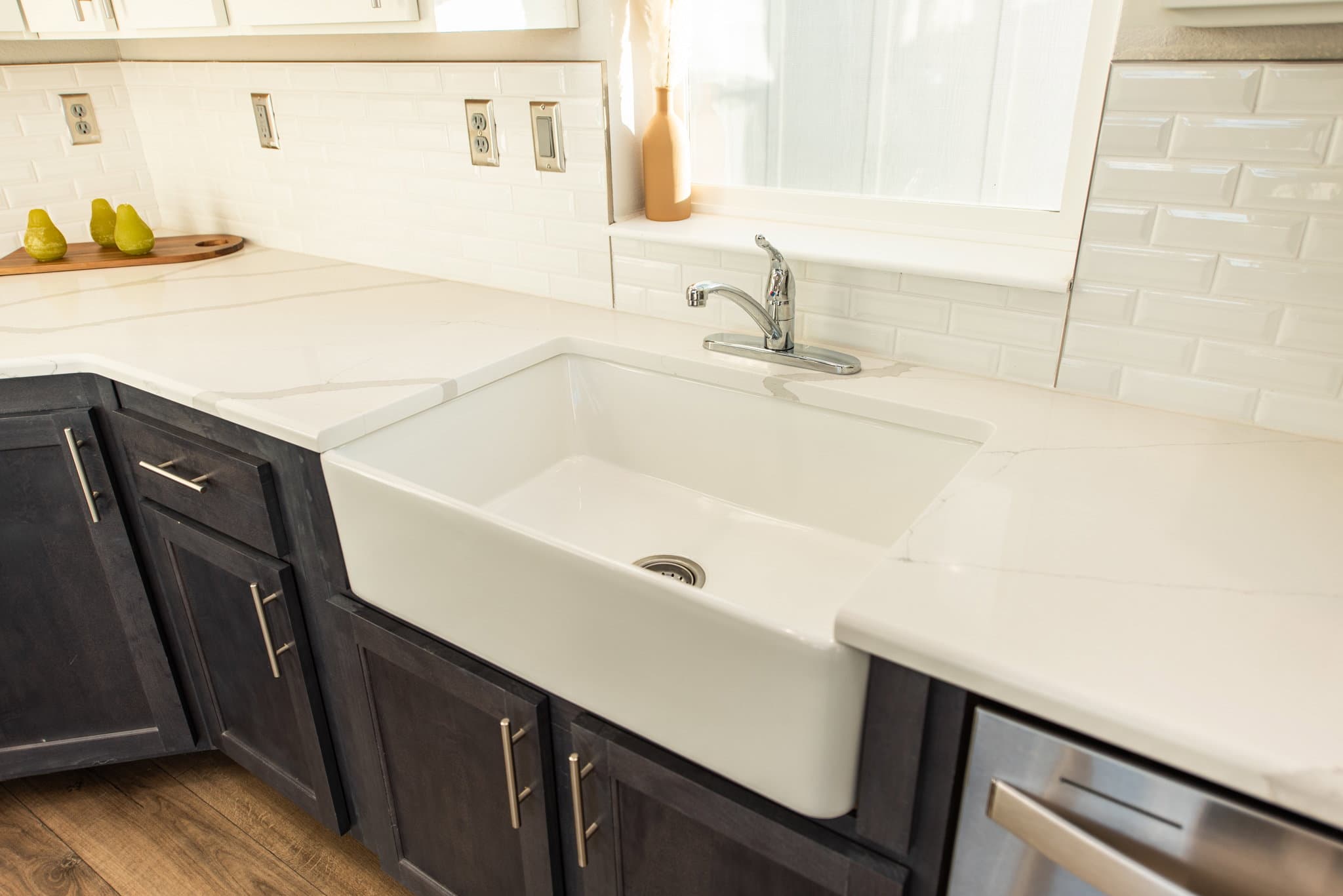 The pacific 972 kitchen home features