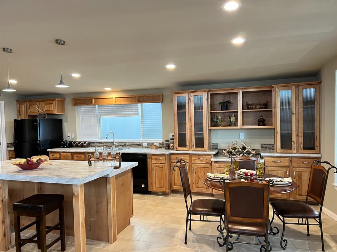400 interior home features