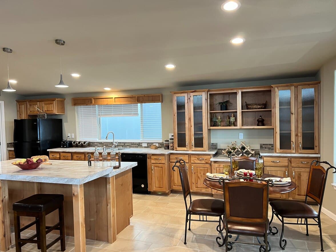 400 interior home features
