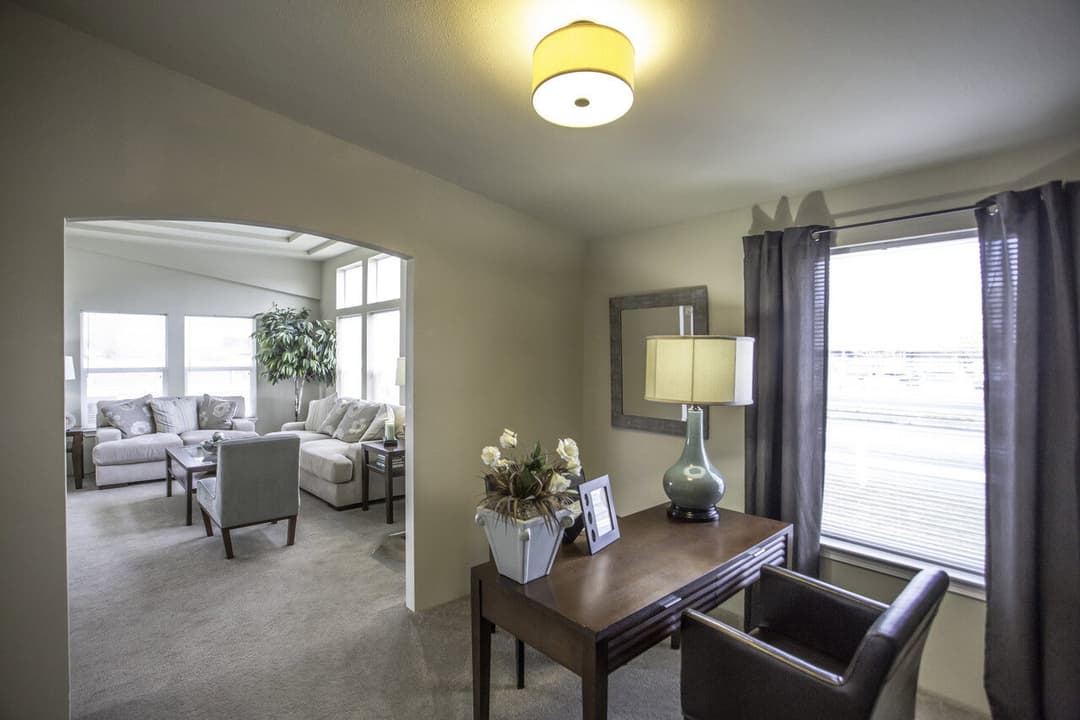 400 interior home features