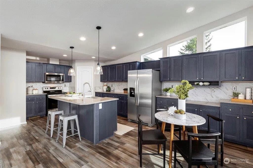 400 interior home features