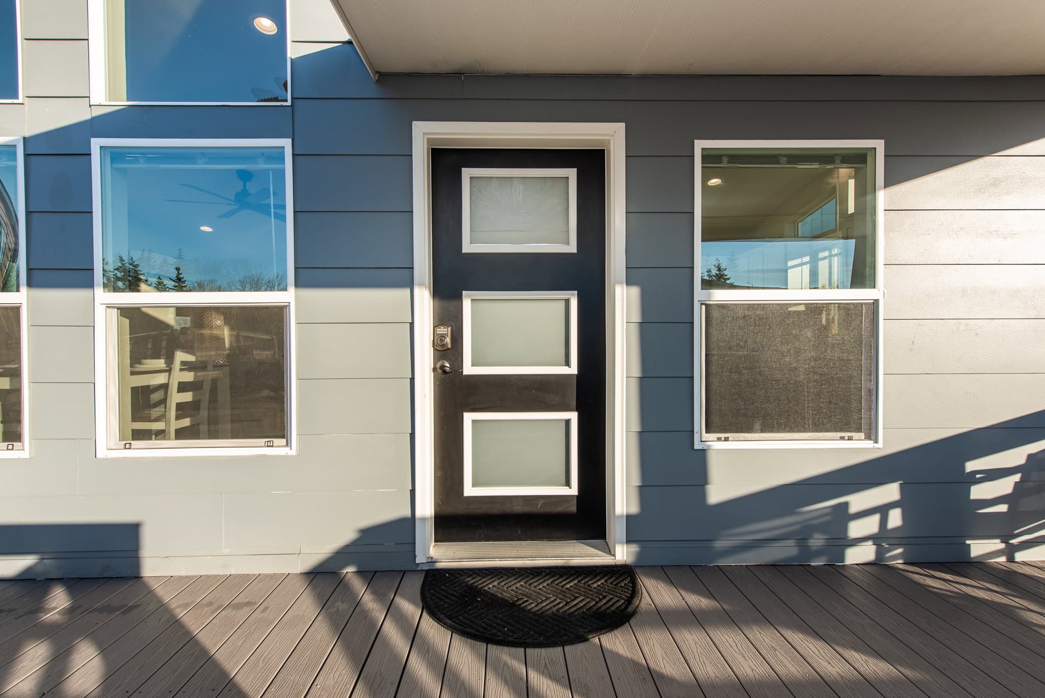 The pacific 972 exterior home features