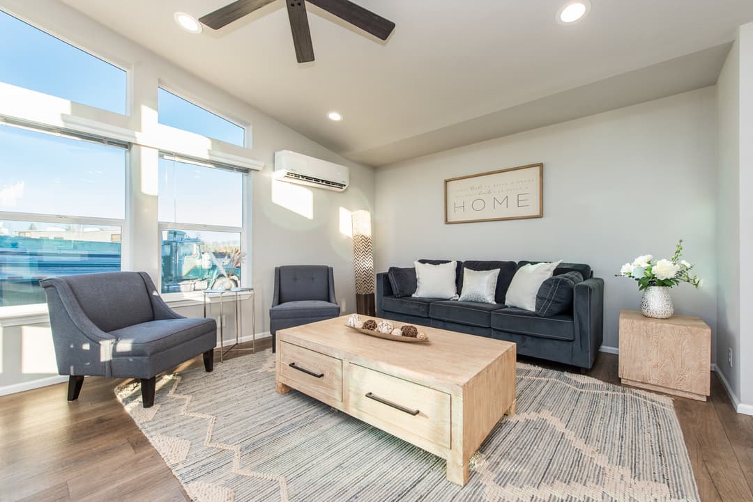 The pacific 972 interior home features