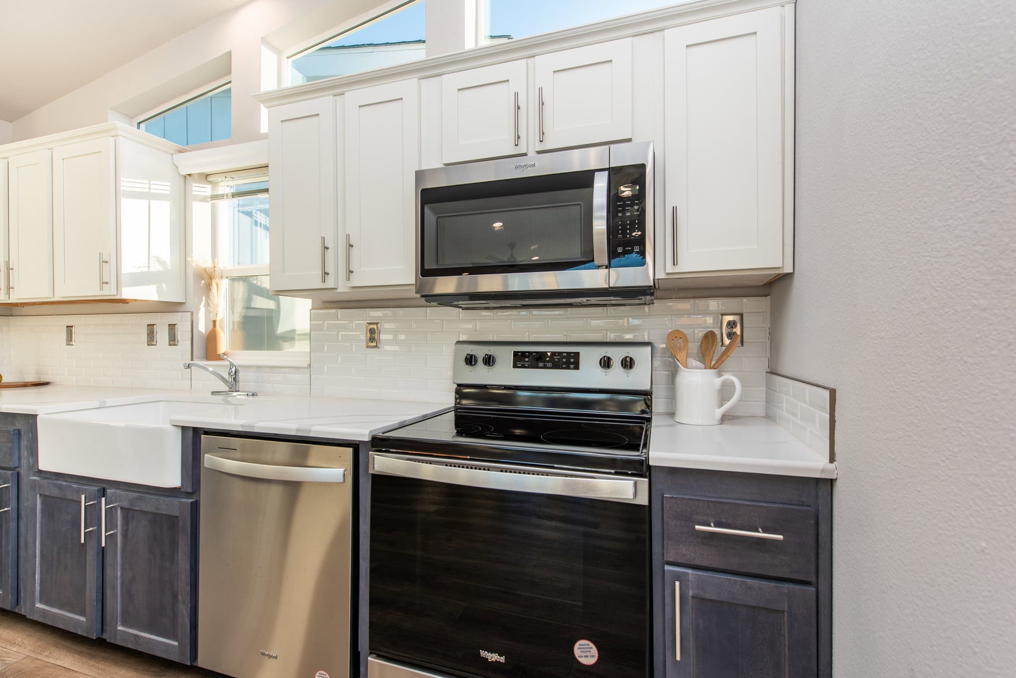 The pacific 972 kitchen home features