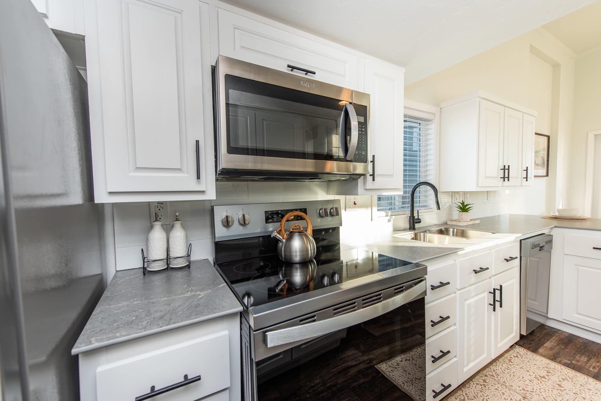 The alpine kitchen home features