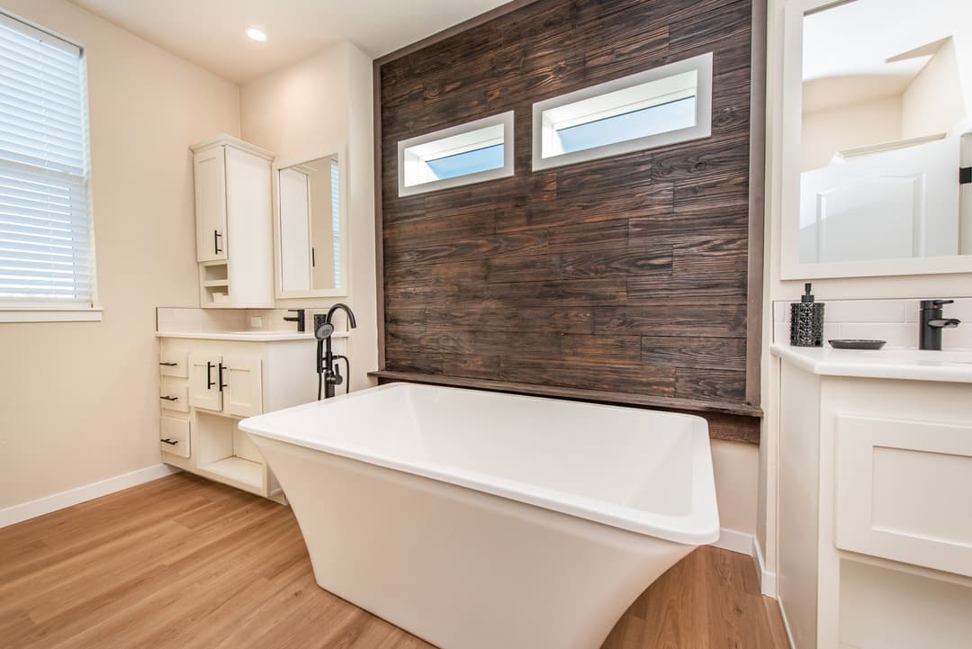 The homestead  bathroom home features