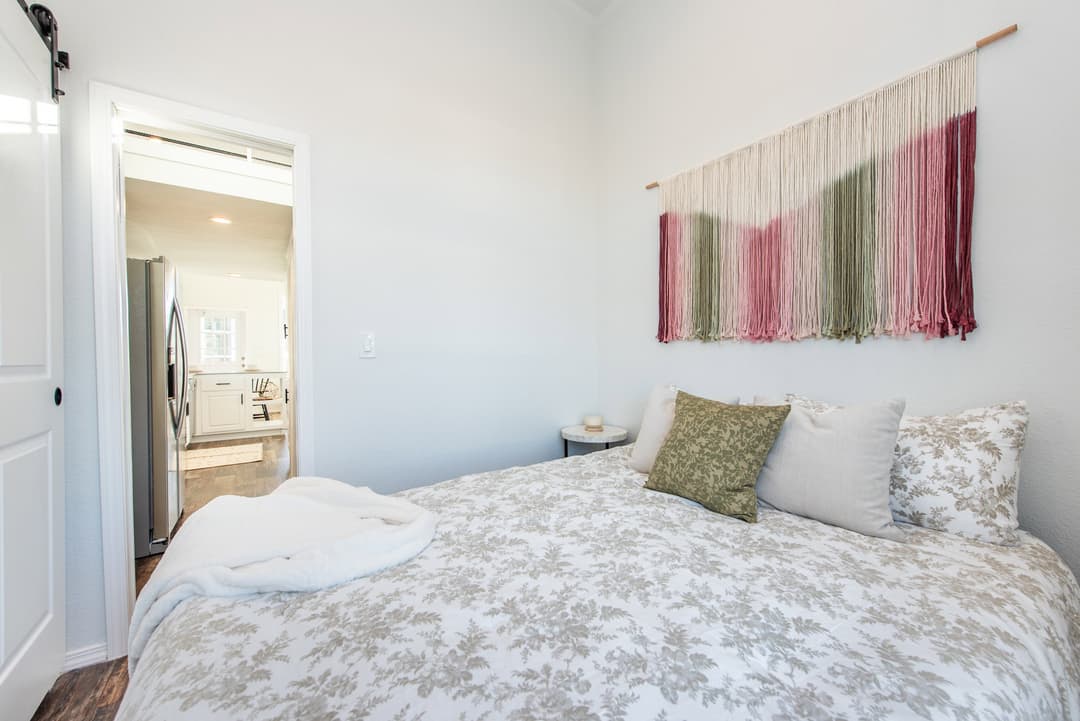 The alpine bedroom home features