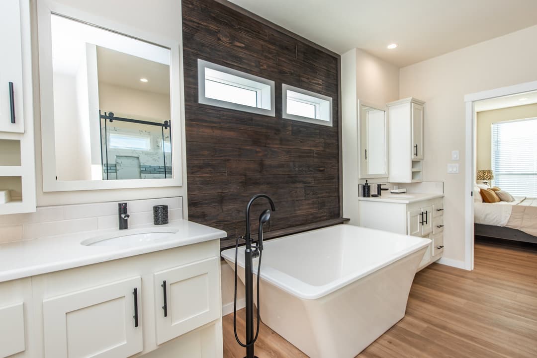 The homestead  bathroom home features