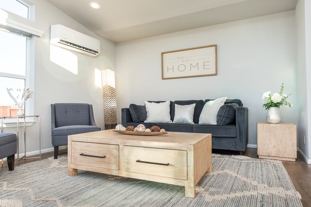 The pacific 972 interior home features