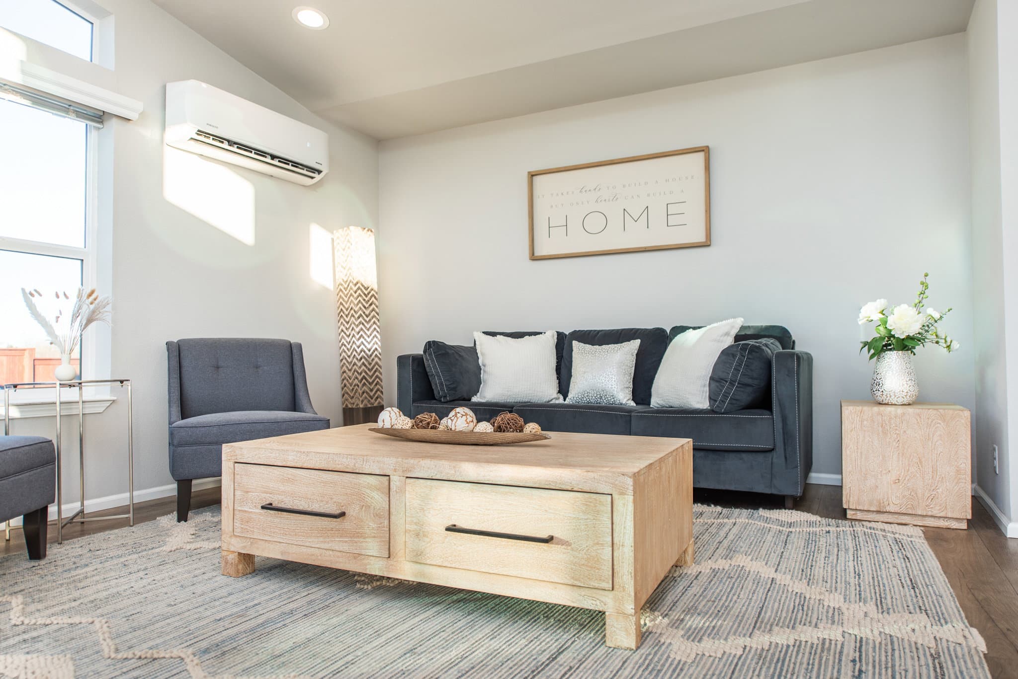 The pacific 972 interior home features