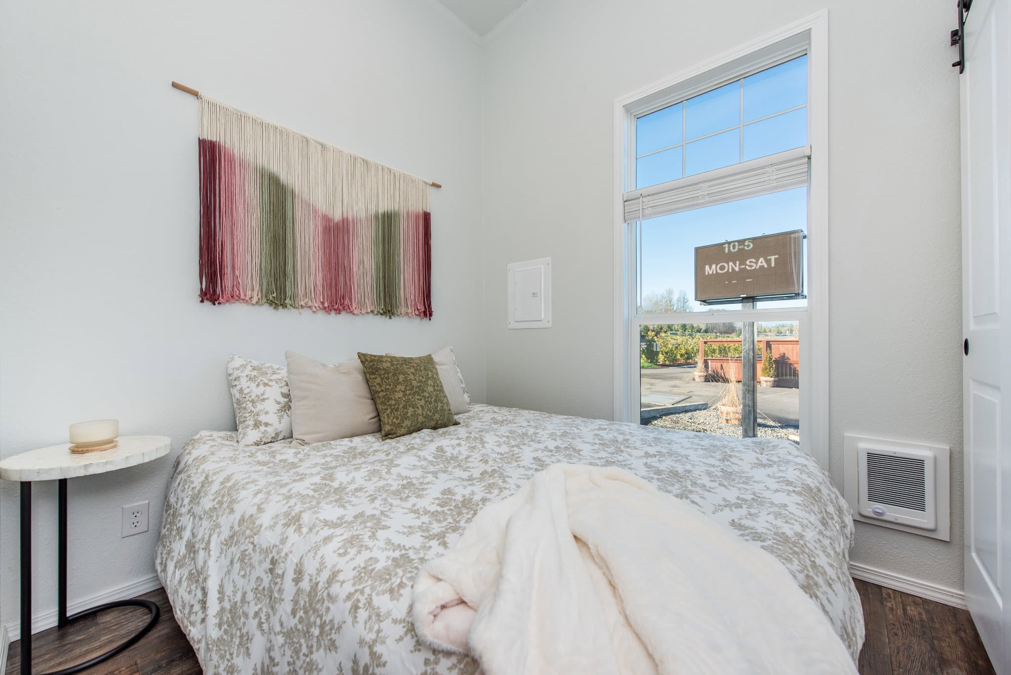 The alpine bedroom home features