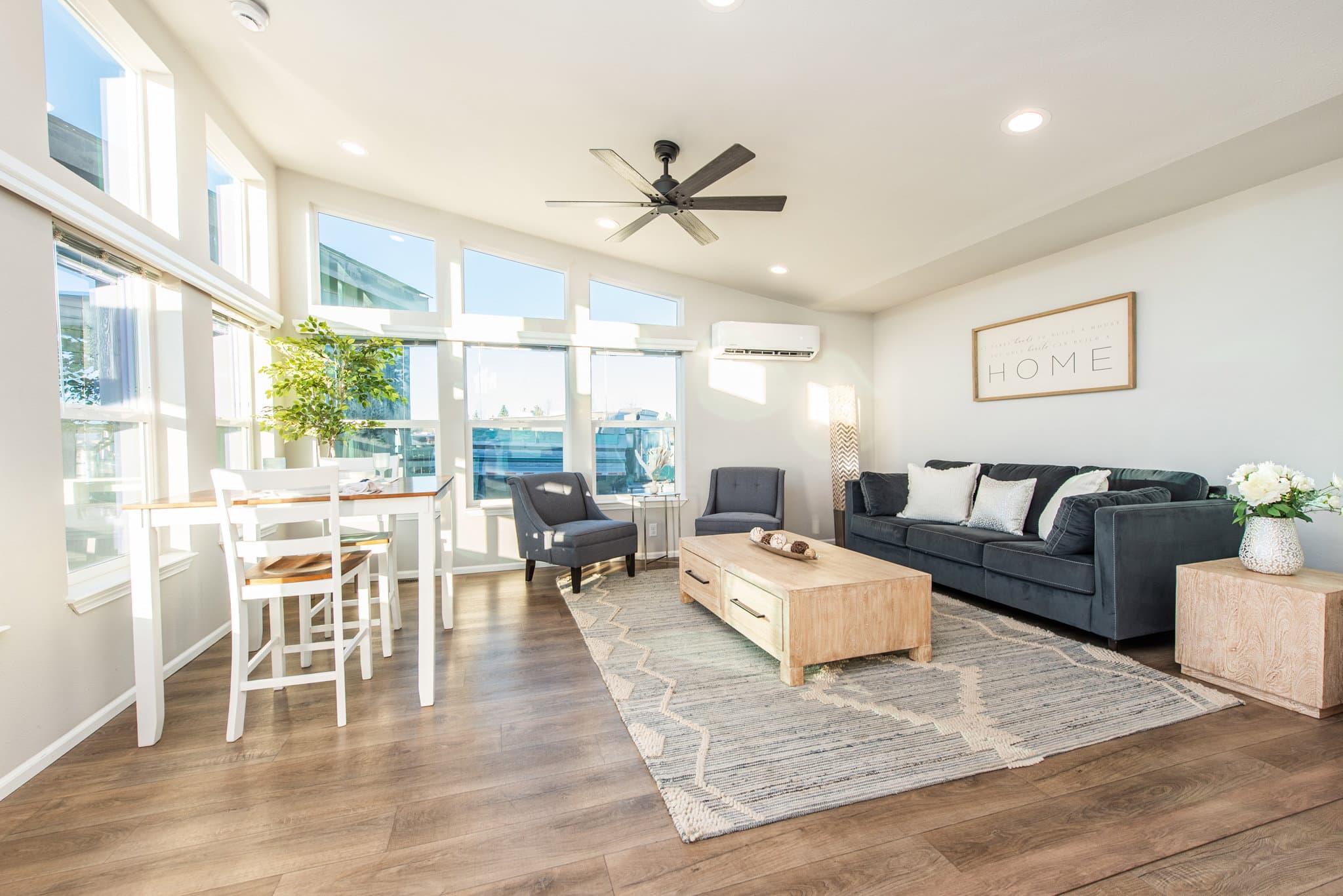 The pacific 972 interior home features