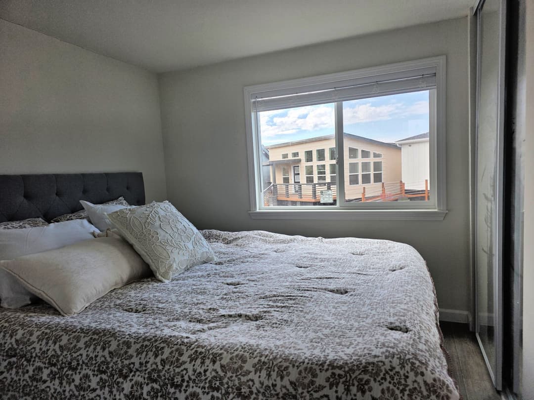 The 2027 townsend bedroom home features