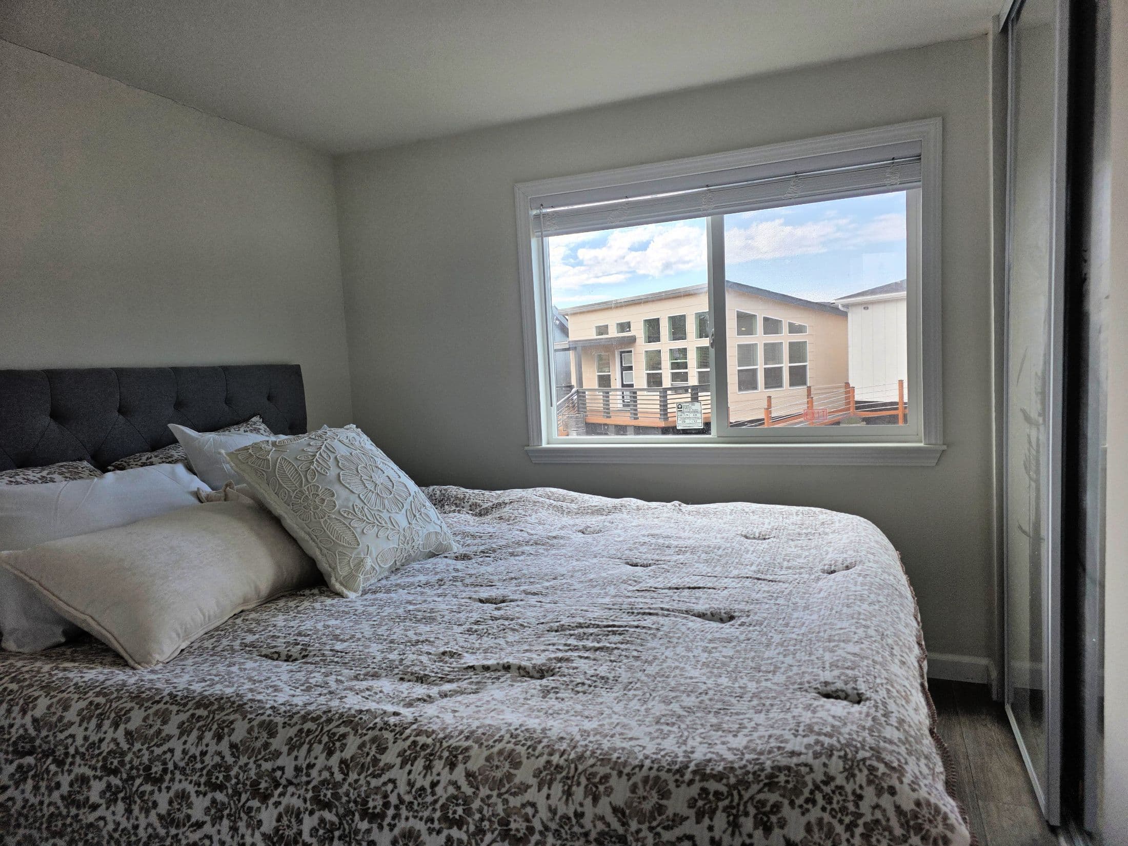 The 2027 townsend bedroom home features