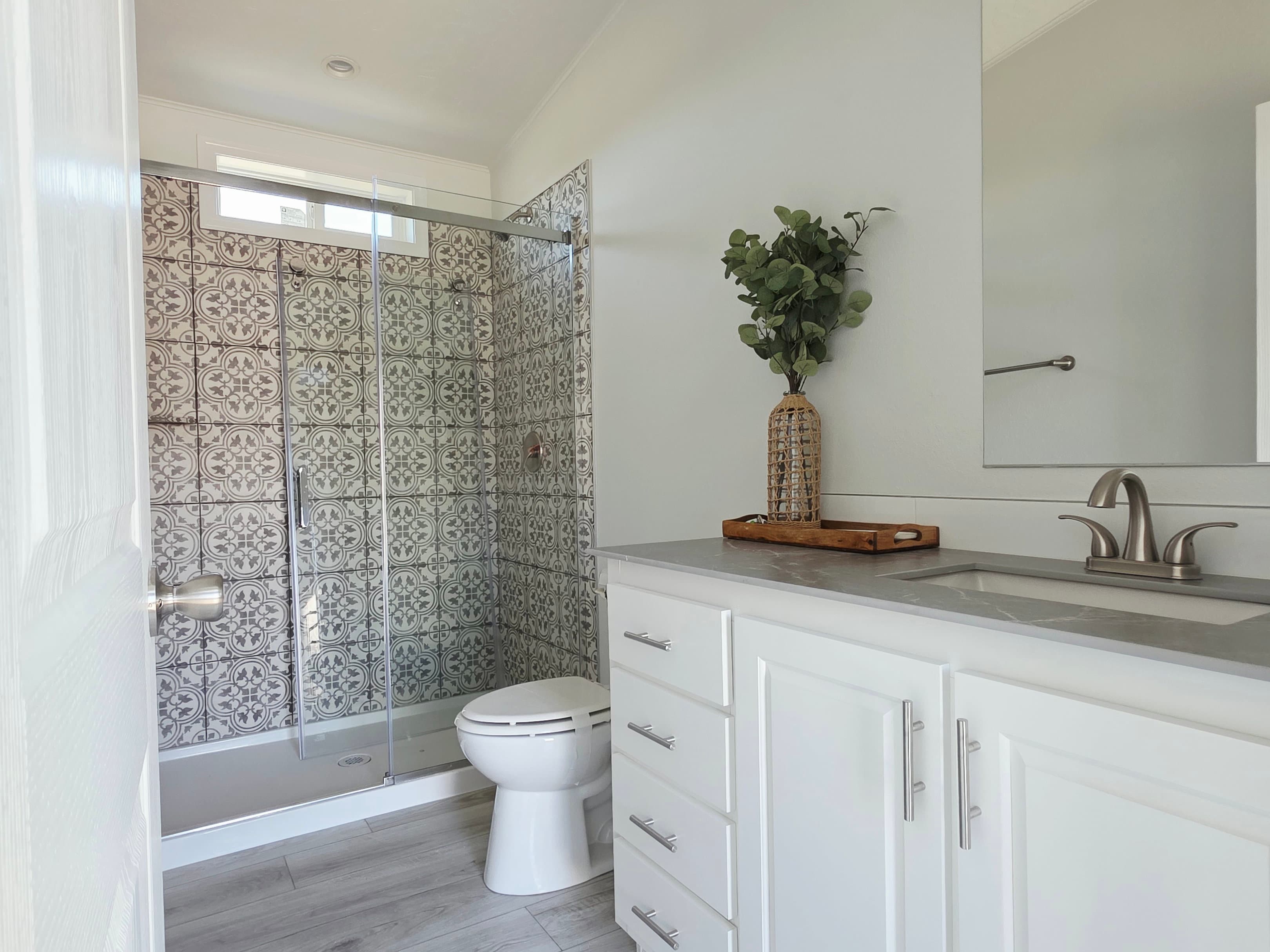 The haystack bathroom home features