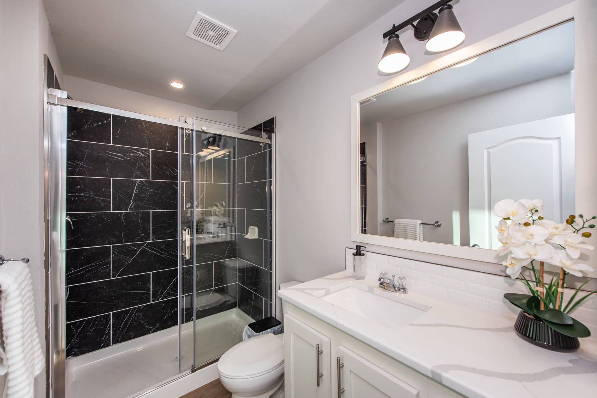 The pacific 972 bathroom home features