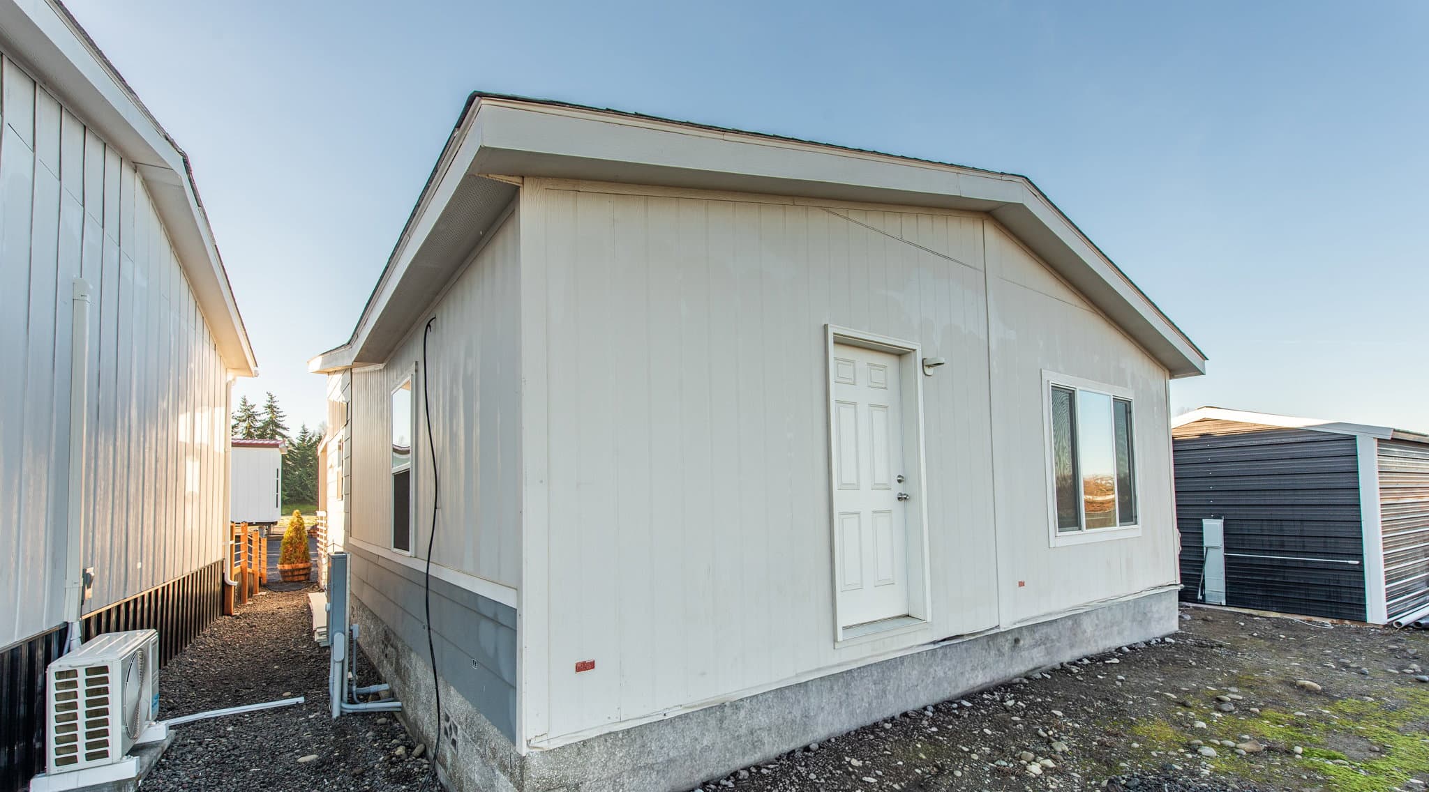The pacific 972 exterior home features