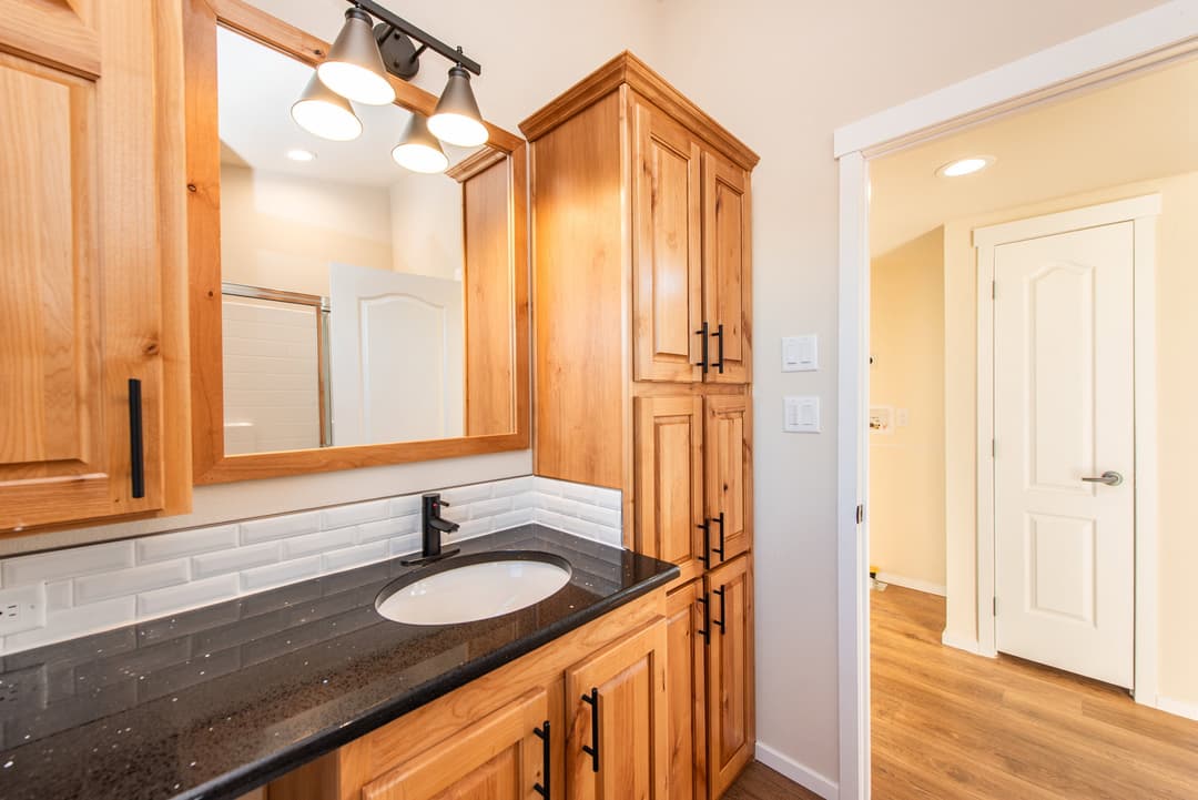 The dungeness bathroom home features