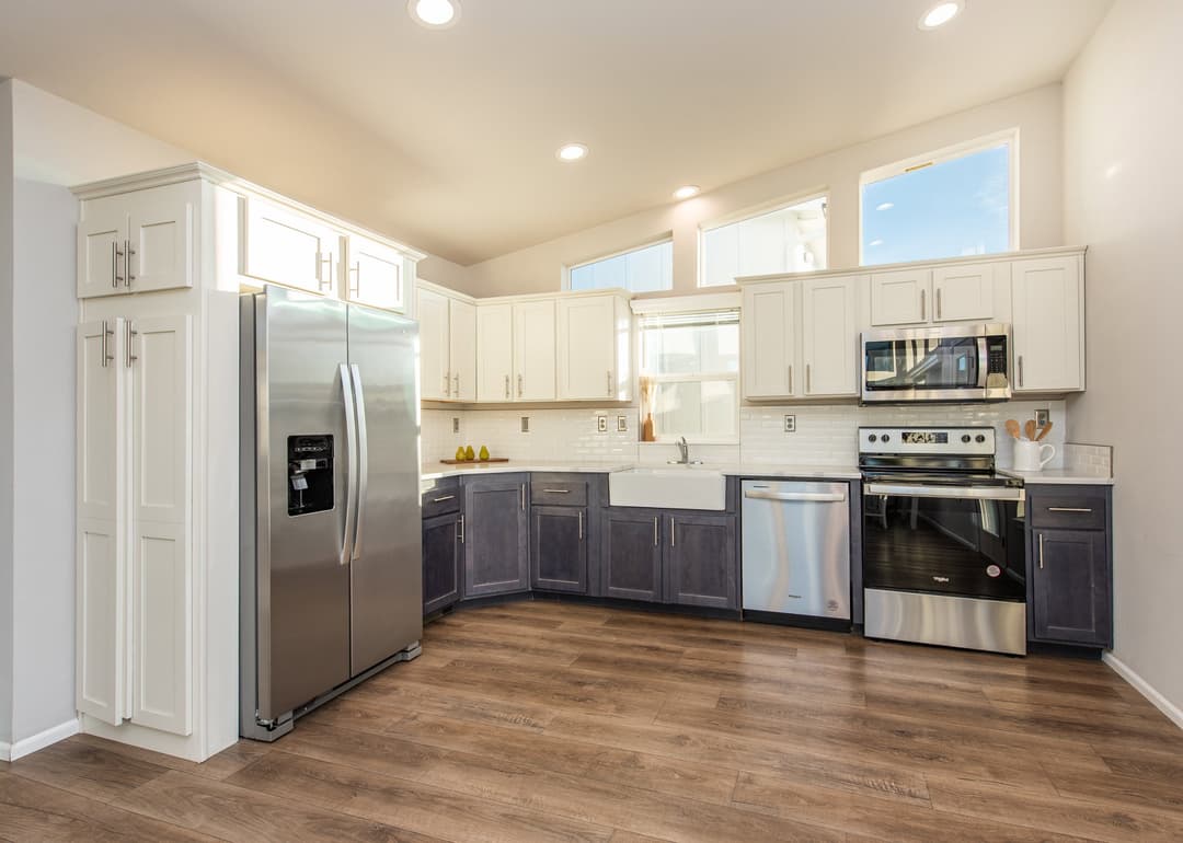 The pacific 972 kitchen home features