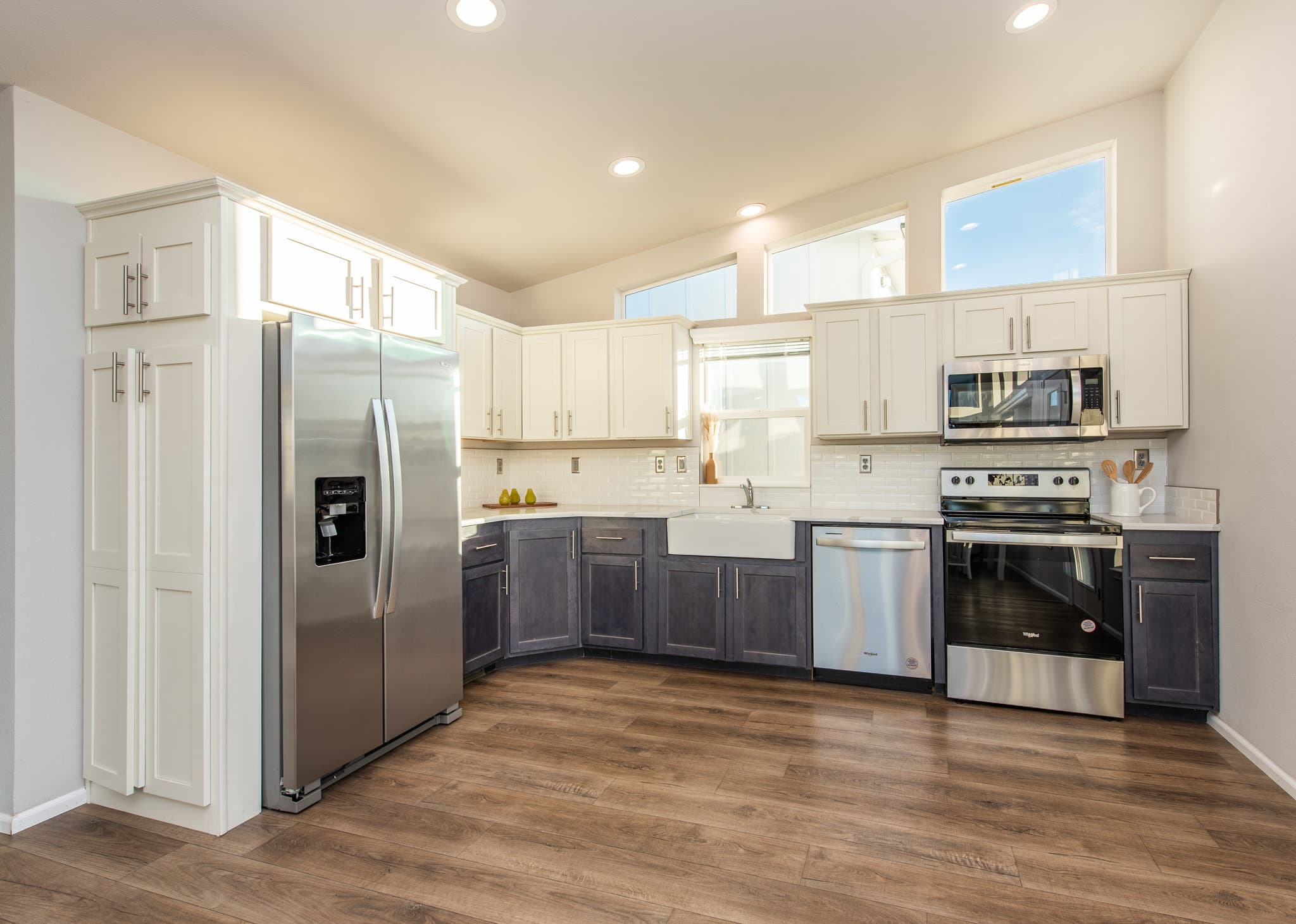 The pacific 972 kitchen home features