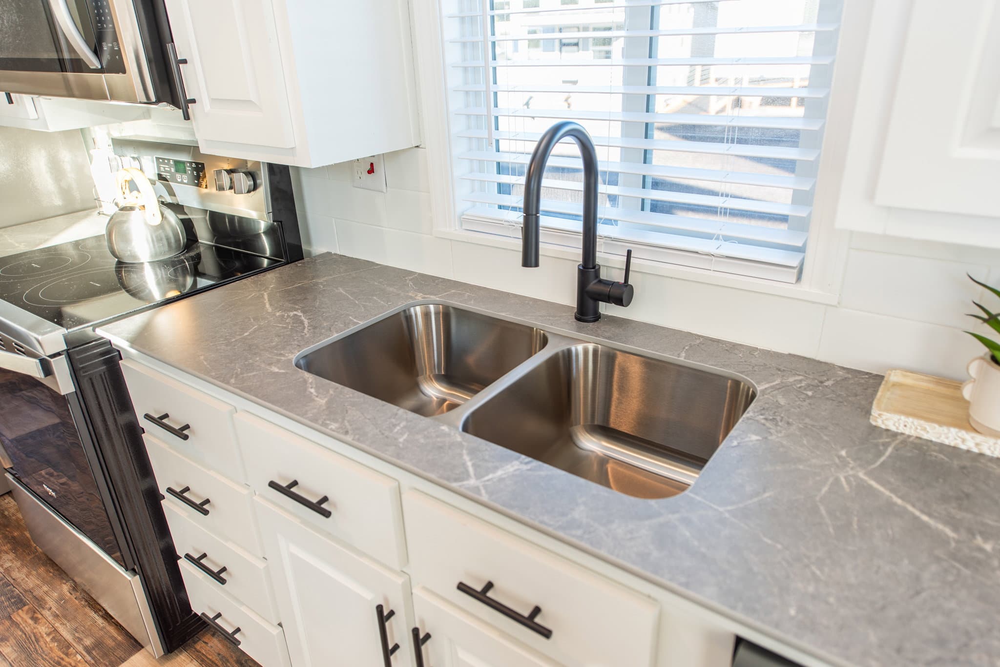 The alpine kitchen home features