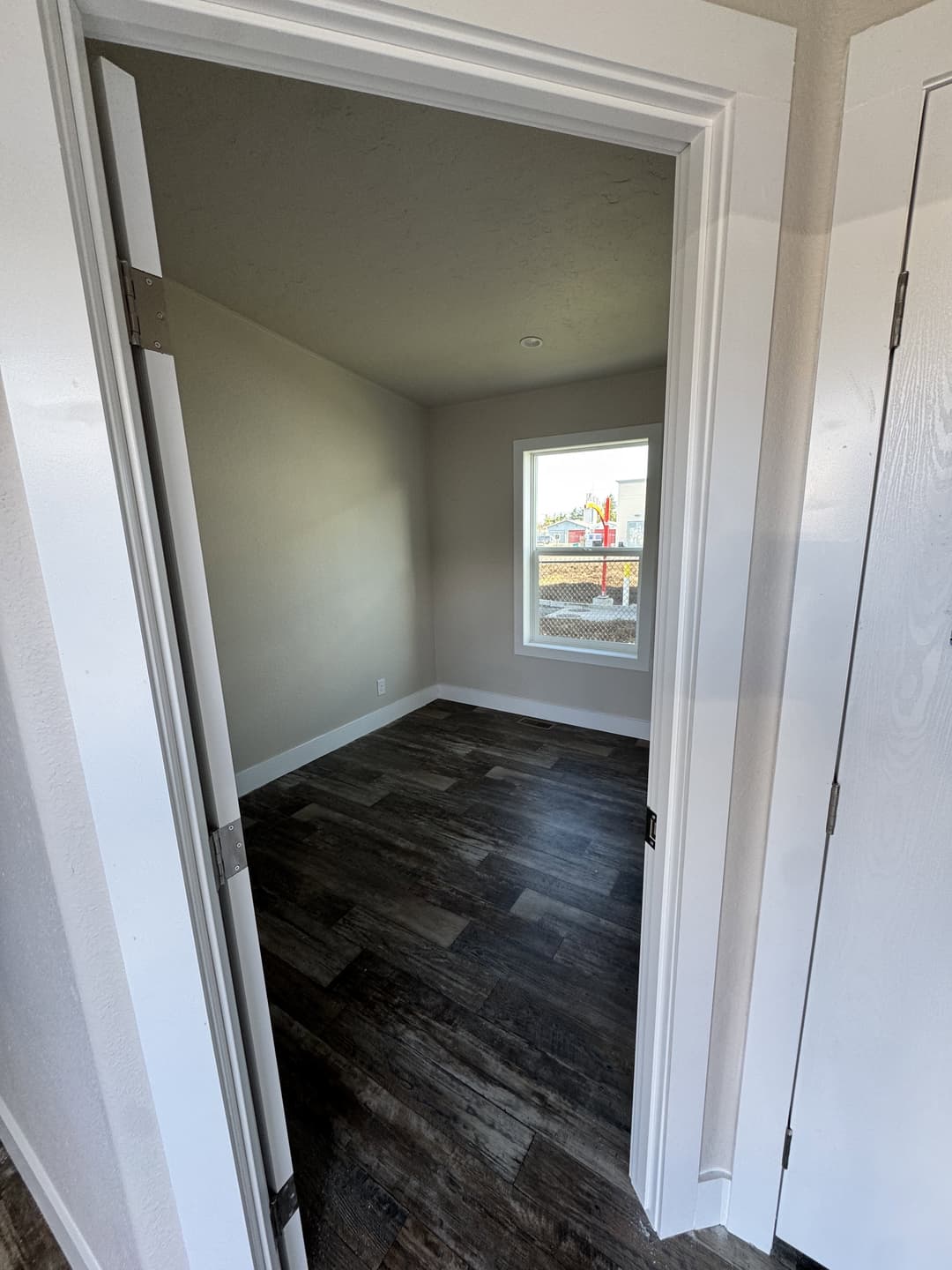 The evergreen bedroom home features