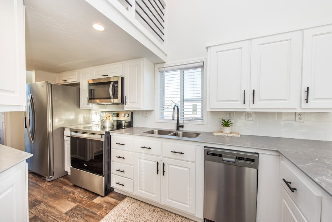 The alpine kitchen home features